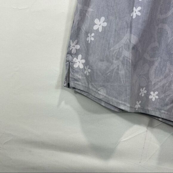 Premiums Hawaiian Grey/White Palm Trees Button Top - Picture 3 of 16